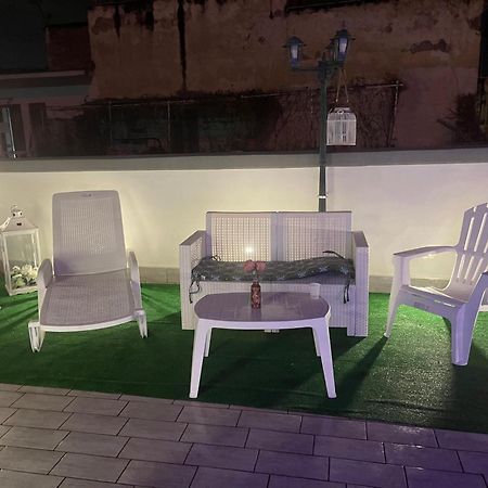 La Dukesca Chic Apartment Наполи Екстериор снимка