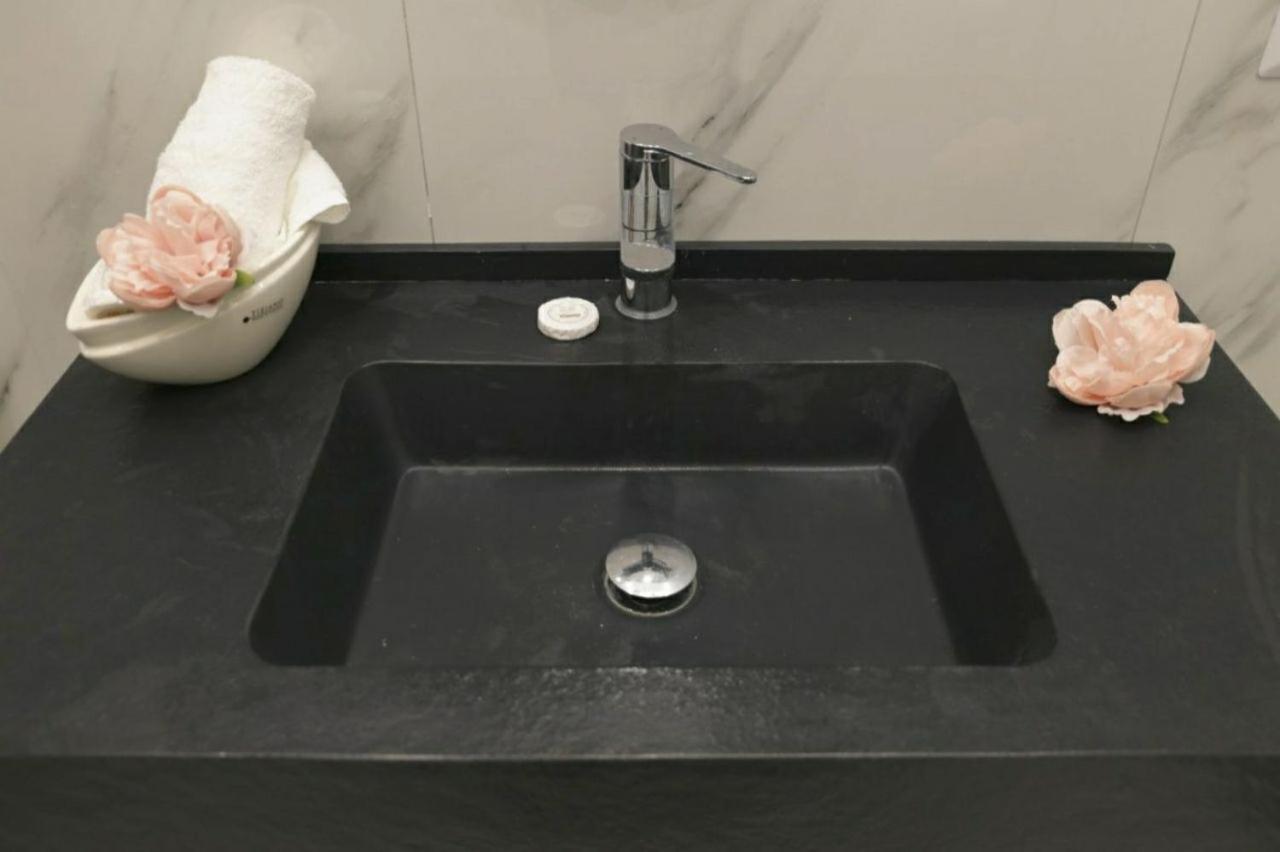 La Dukesca Chic Apartment Наполи Екстериор снимка