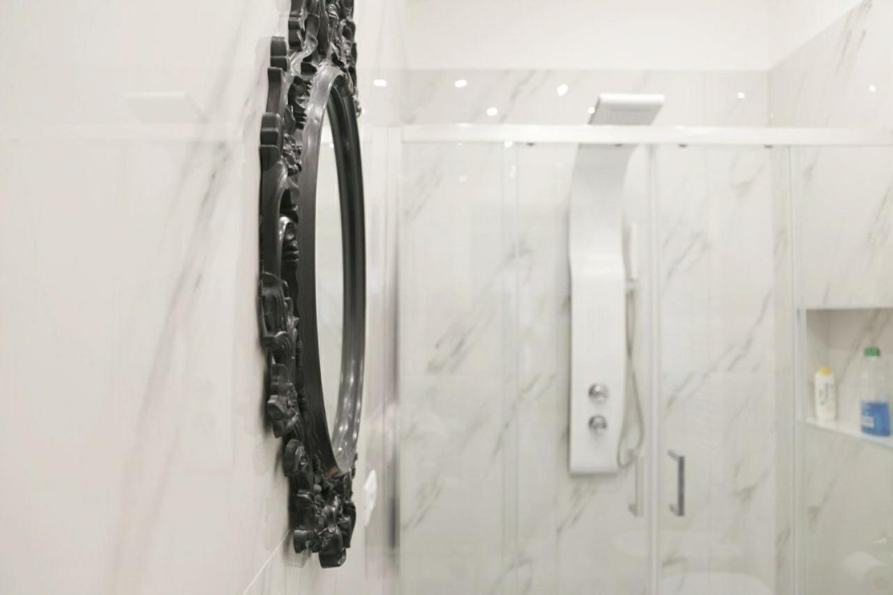 La Dukesca Chic Apartment Наполи Екстериор снимка