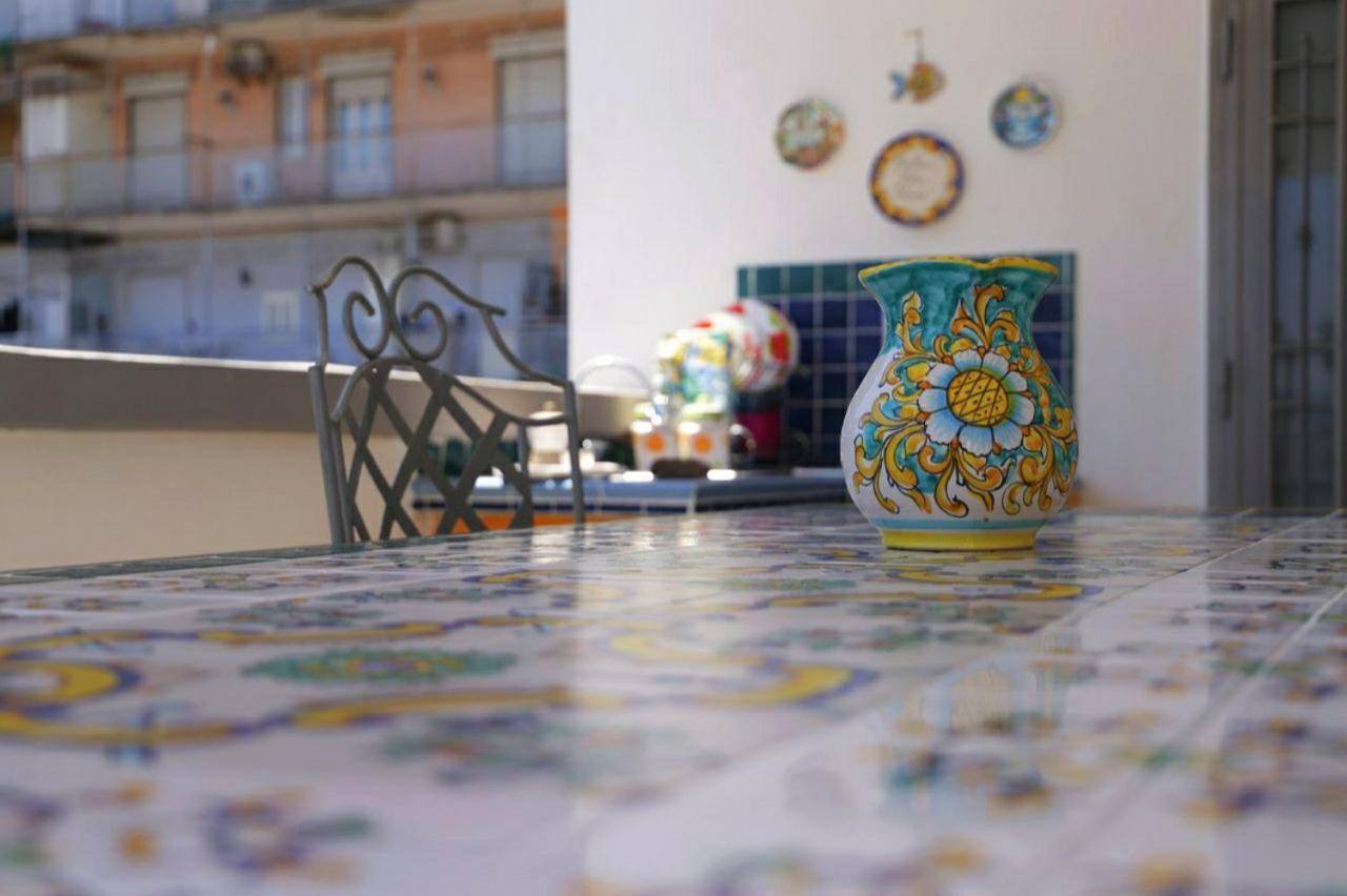 La Dukesca Chic Apartment Наполи Екстериор снимка