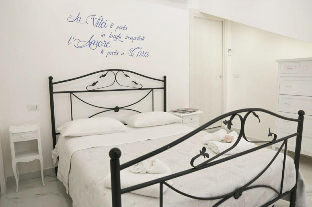 La Dukesca Chic Apartment Наполи Екстериор снимка