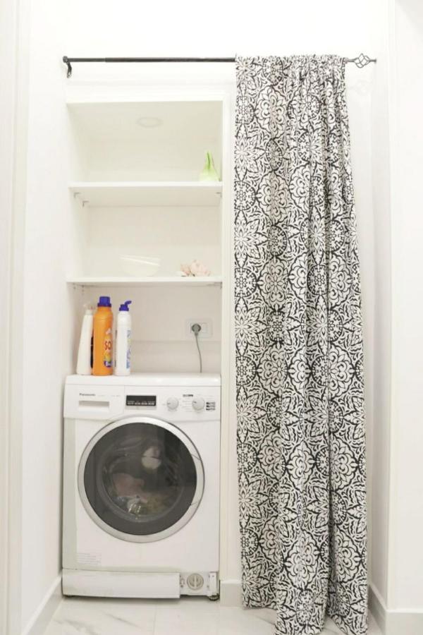 La Dukesca Chic Apartment Наполи Екстериор снимка