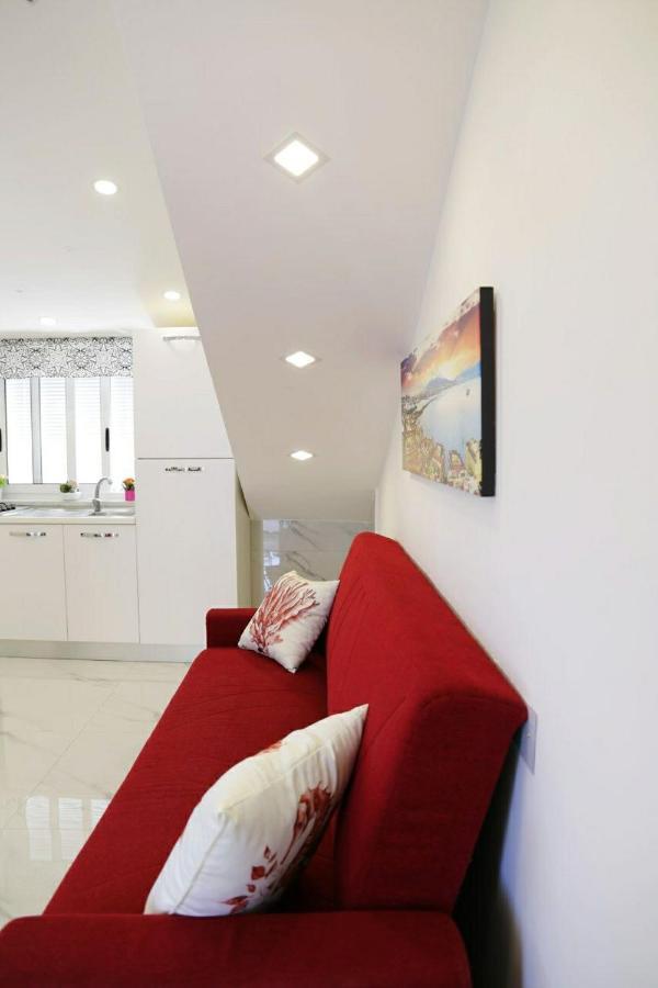 La Dukesca Chic Apartment Наполи Екстериор снимка