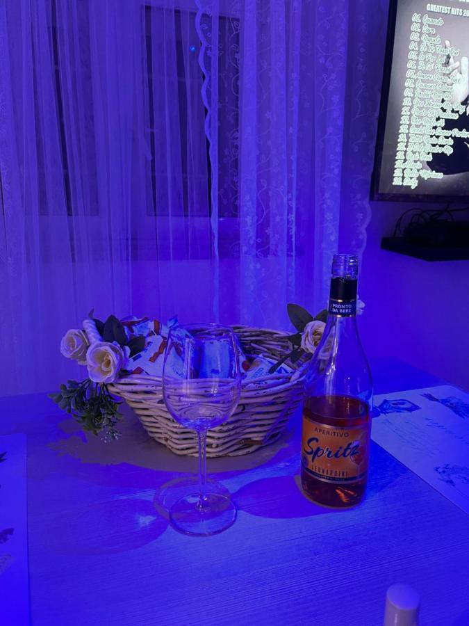 La Dukesca Chic Apartment Наполи Екстериор снимка